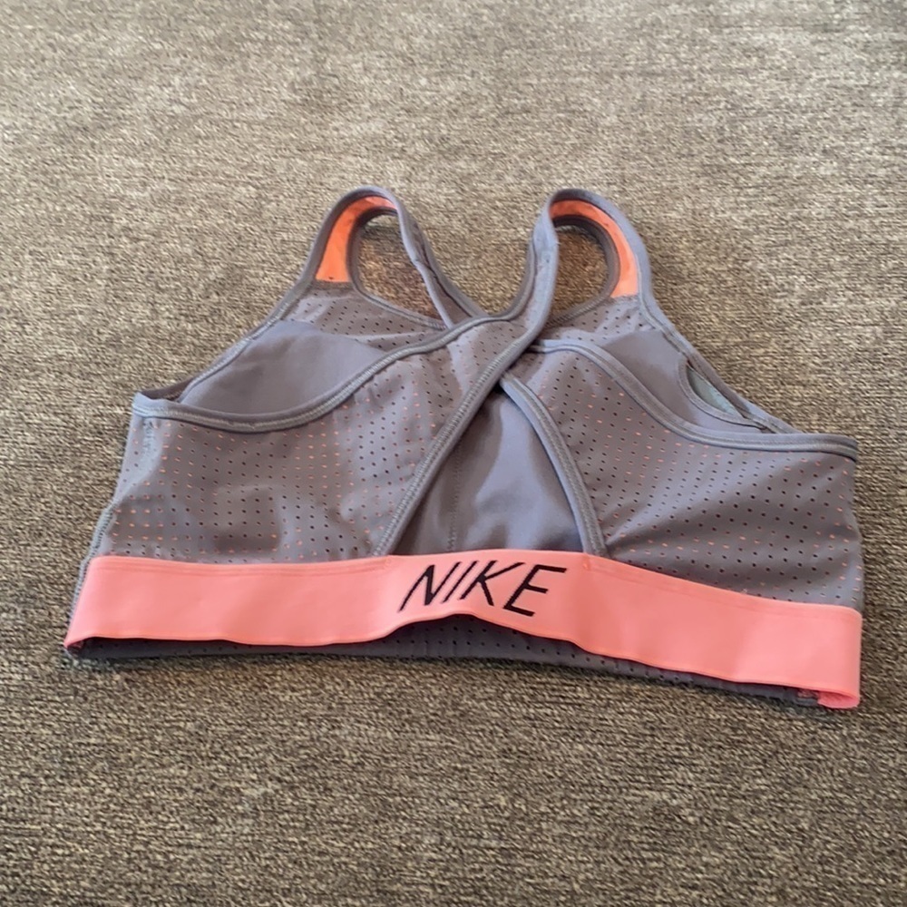 𝅺nike Dri-Fit sports bra; size small - Picture 3 of 4